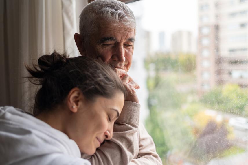 Woman leaning her head on a mans shoulder