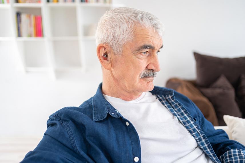 A man wearing hearing aids